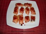 rollitos de salmon rellenos con tomate picado